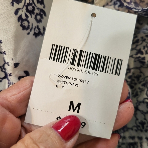 NWT Forever 21 Women's Blue and White Patterned Top Med - Picture 2 of 7